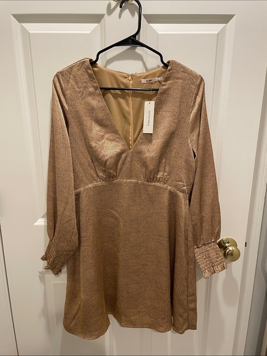Francesca's Collections Dresses & Skirts - Francesca’s NWT Women's Satin Tan with black dots V-Neck Long Sleeve Dress